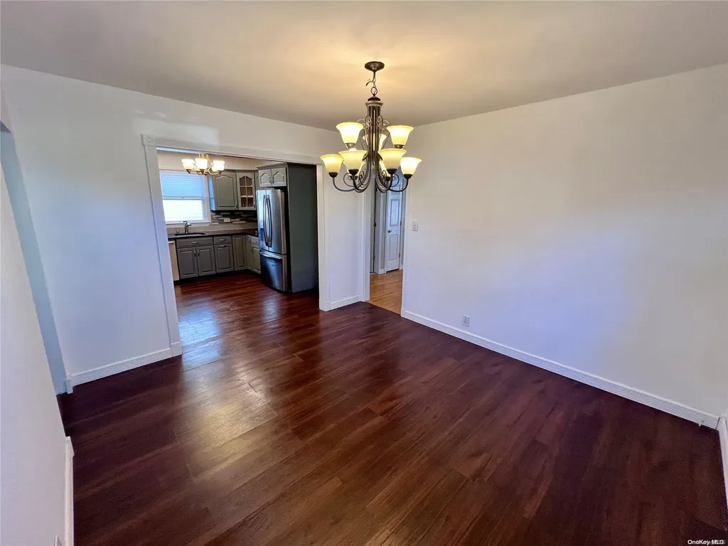 255 Granada Parkway Lindenhurst NY 11757