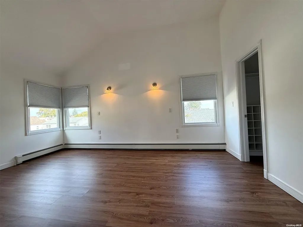 255 Granada Parkway Lindenhurst NY 11757
