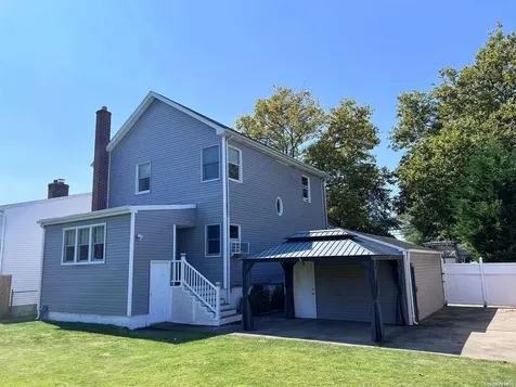 255 Granada Parkway Lindenhurst NY 11757