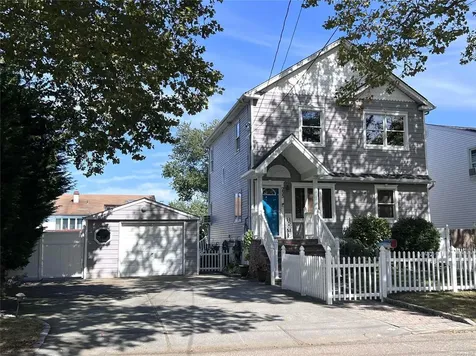 255 Granada Parkway Lindenhurst NY 11757