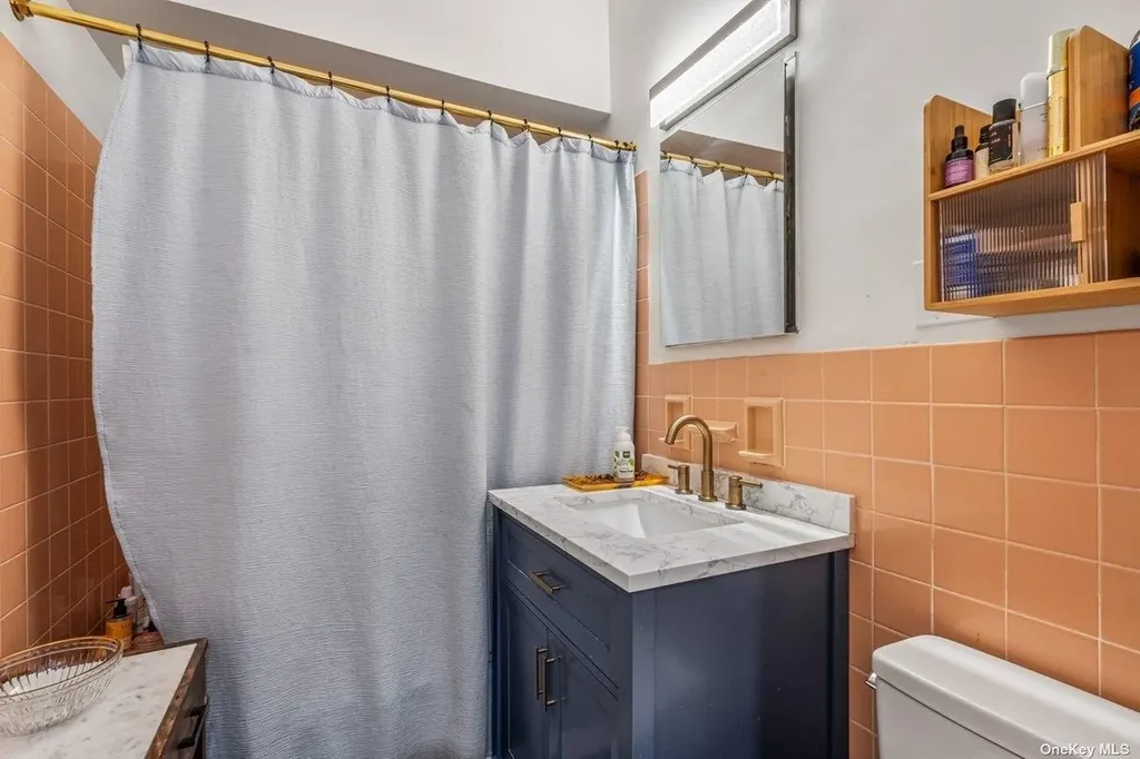 166-25 Powells Cove Boulevard Beechhurst NY 11357