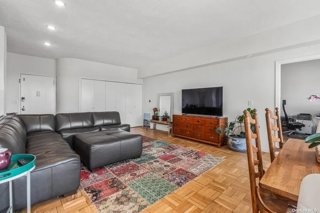 166-25 Powells Cove Boulevard Beechhurst NY 11357