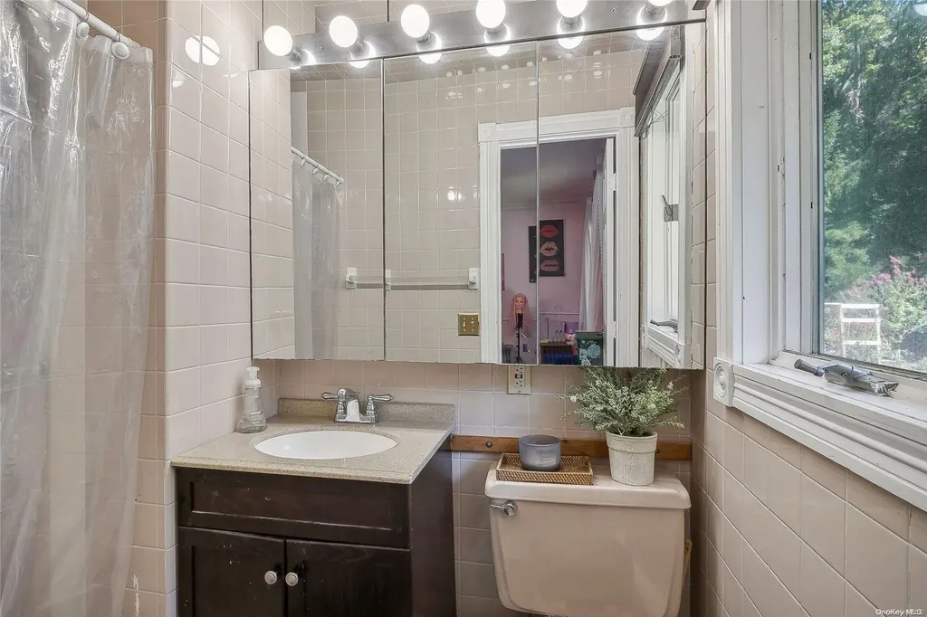 34 Averly Place Smithtown NY 11787