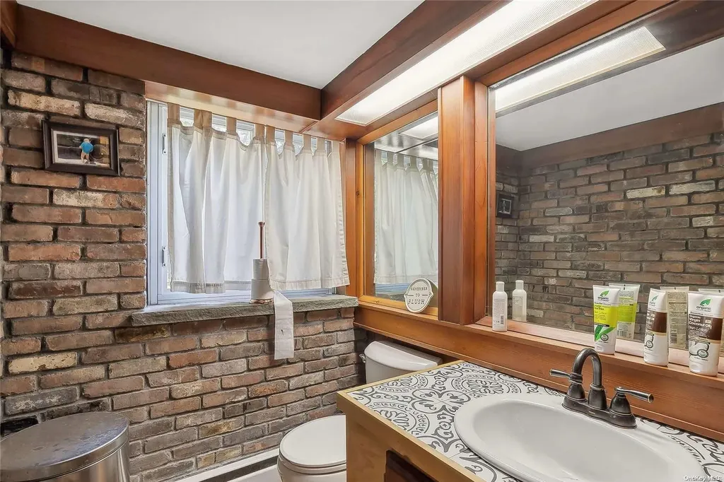 34 Averly Place Smithtown NY 11787