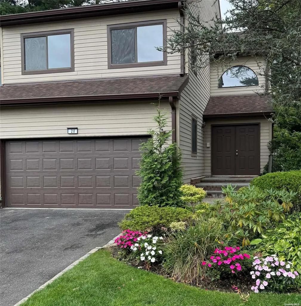 20 The Glen Glen Head NY 11545