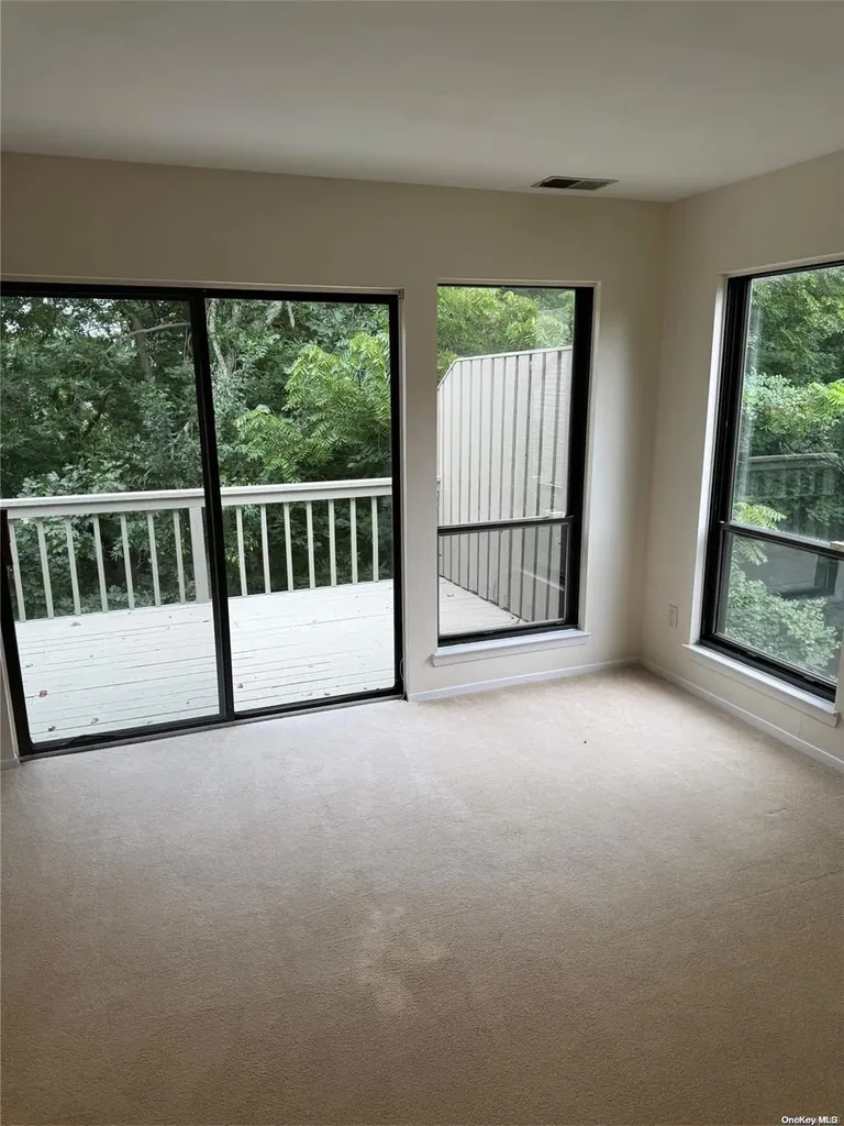 20 The Glen Glen Head NY 11545