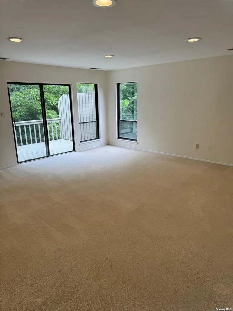 20 The Glen Glen Head NY 11545