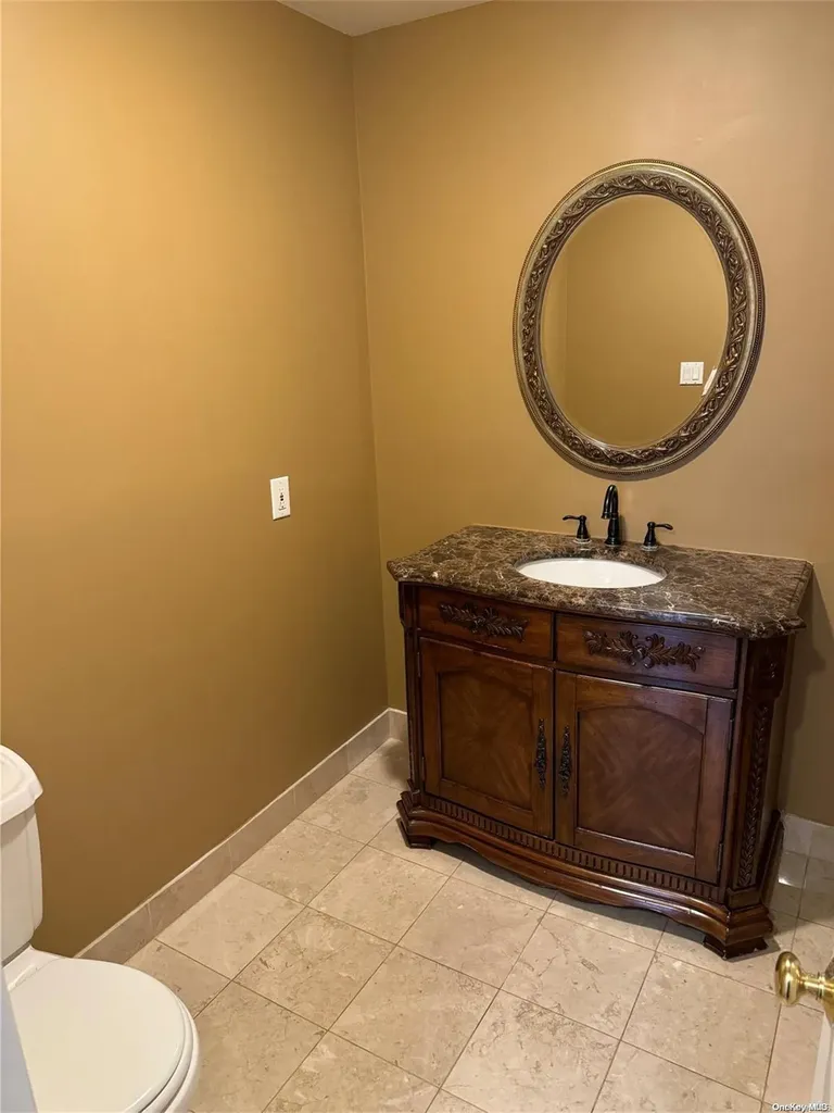 20 The Glen Glen Head NY 11545