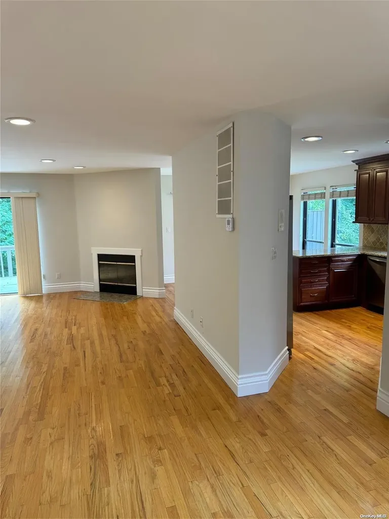 20 The Glen Glen Head NY 11545