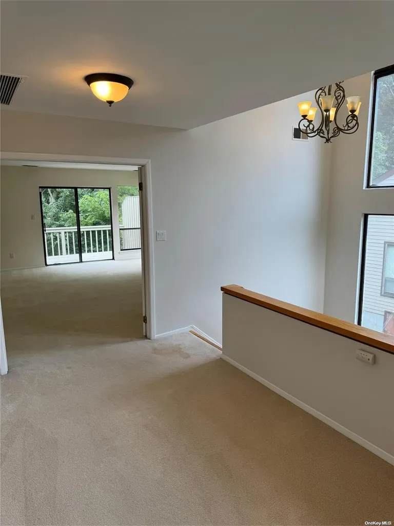20 The Glen Glen Head NY 11545