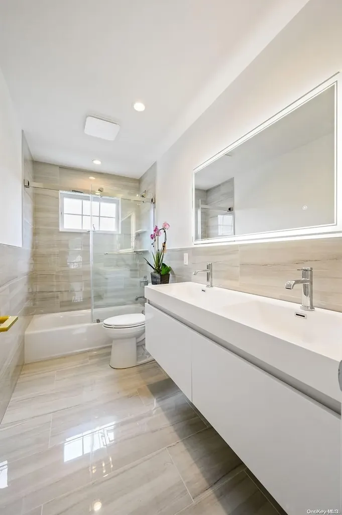 24 Hedge Lane Westbury NY 11590