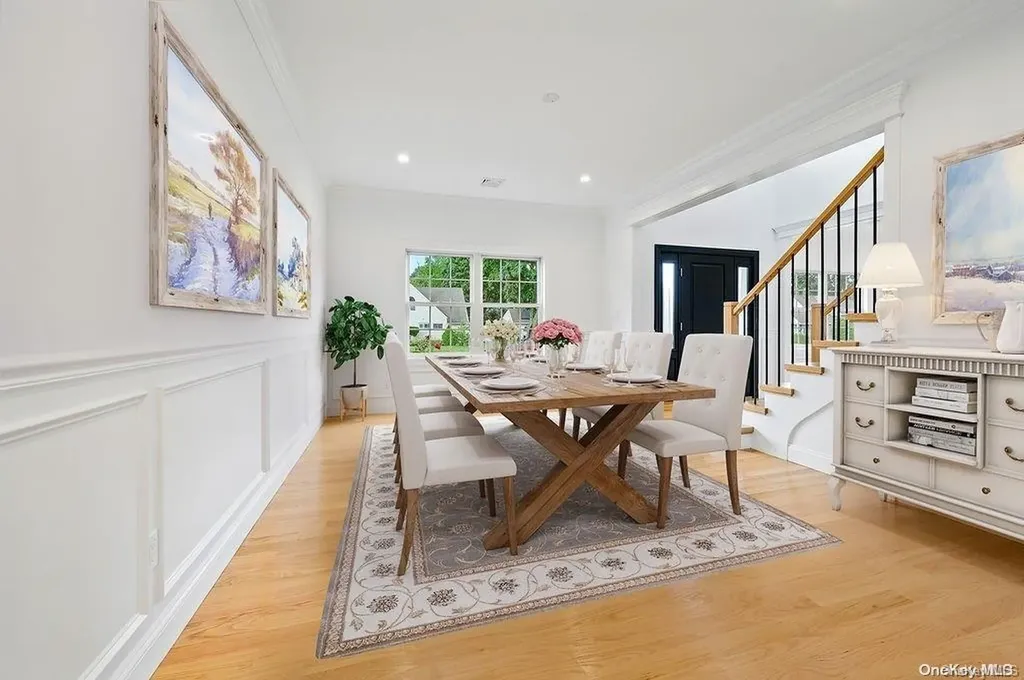 24 Hedge Lane Westbury NY 11590