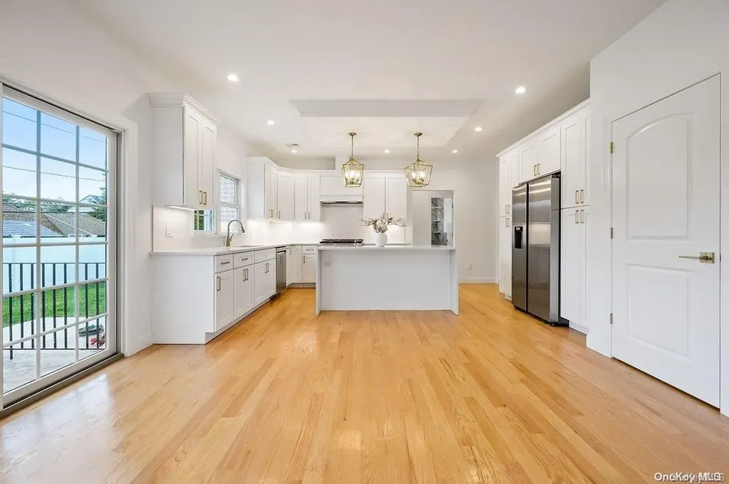24 Hedge Lane Westbury NY 11590