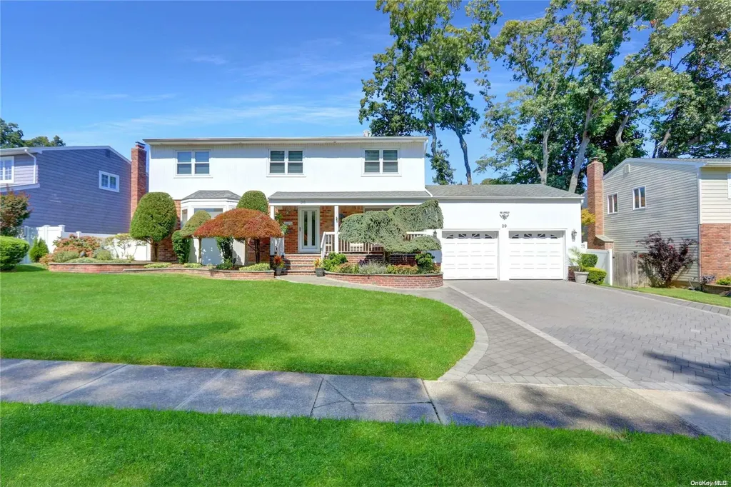 29 Frankie Lane Old Bethpage NY 11804