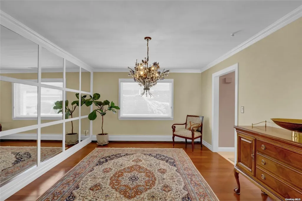 29 Frankie Lane Old Bethpage NY 11804