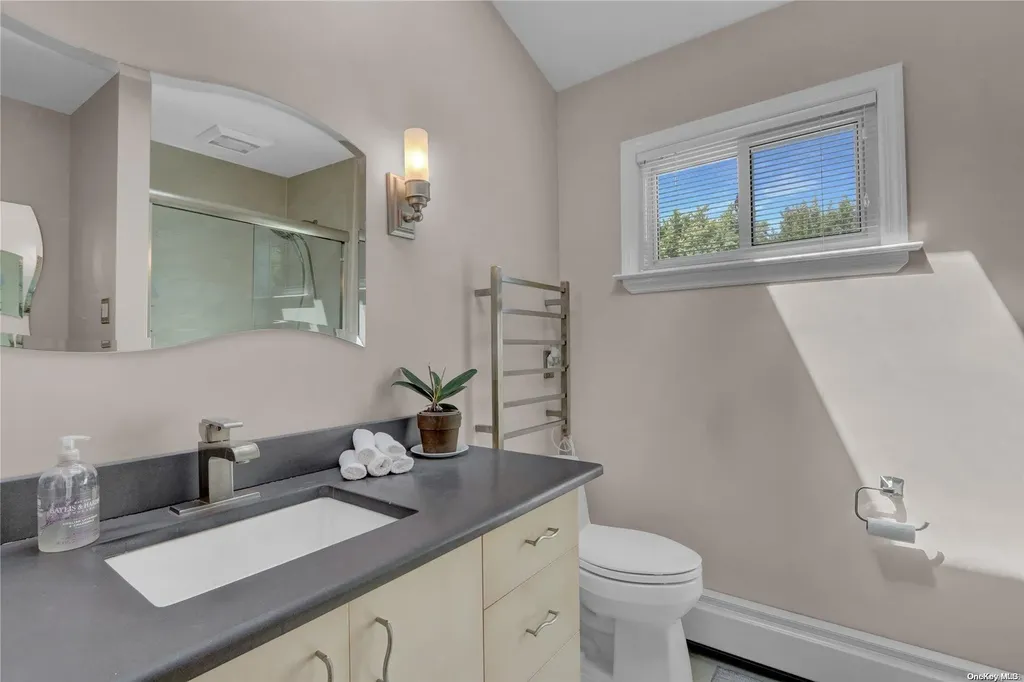 29 Frankie Lane Old Bethpage NY 11804