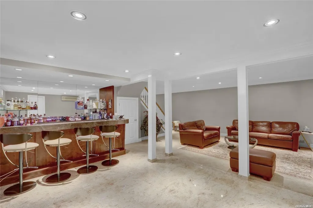 29 Frankie Lane Old Bethpage NY 11804
