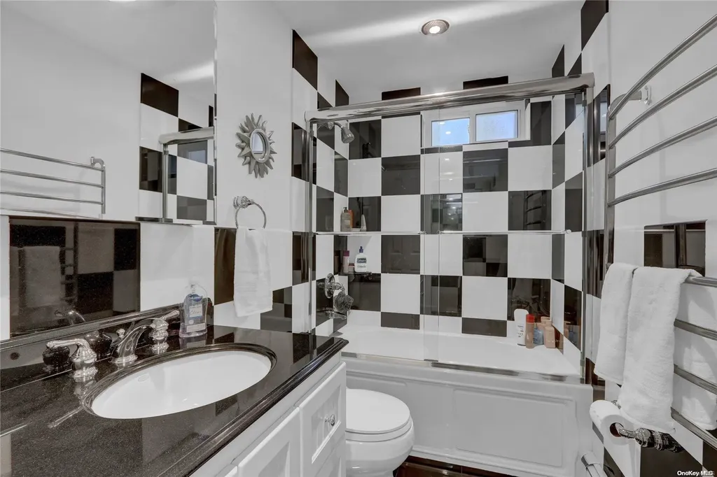 29 Frankie Lane Old Bethpage NY 11804