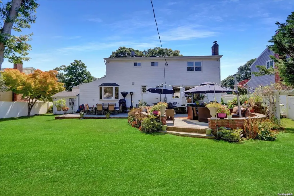29 Frankie Lane Old Bethpage NY 11804