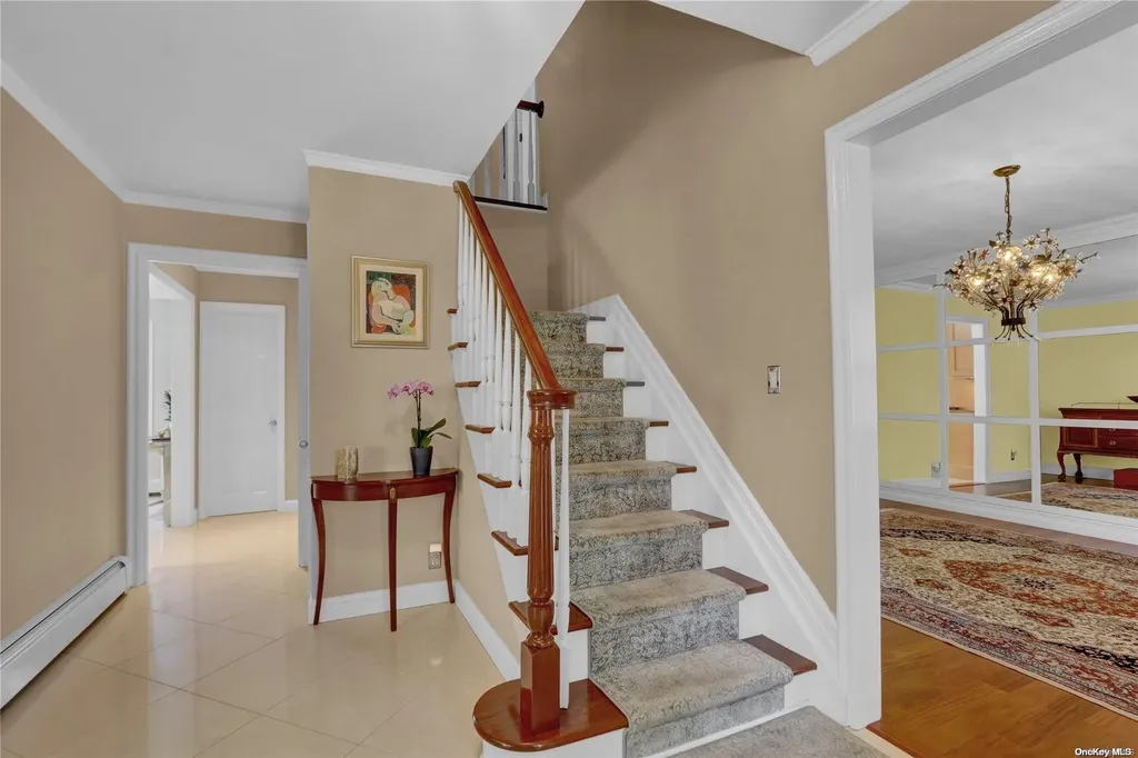 29 Frankie Lane Old Bethpage NY 11804