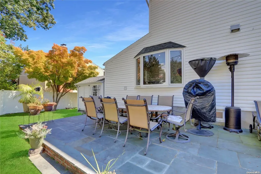 29 Frankie Lane Old Bethpage NY 11804