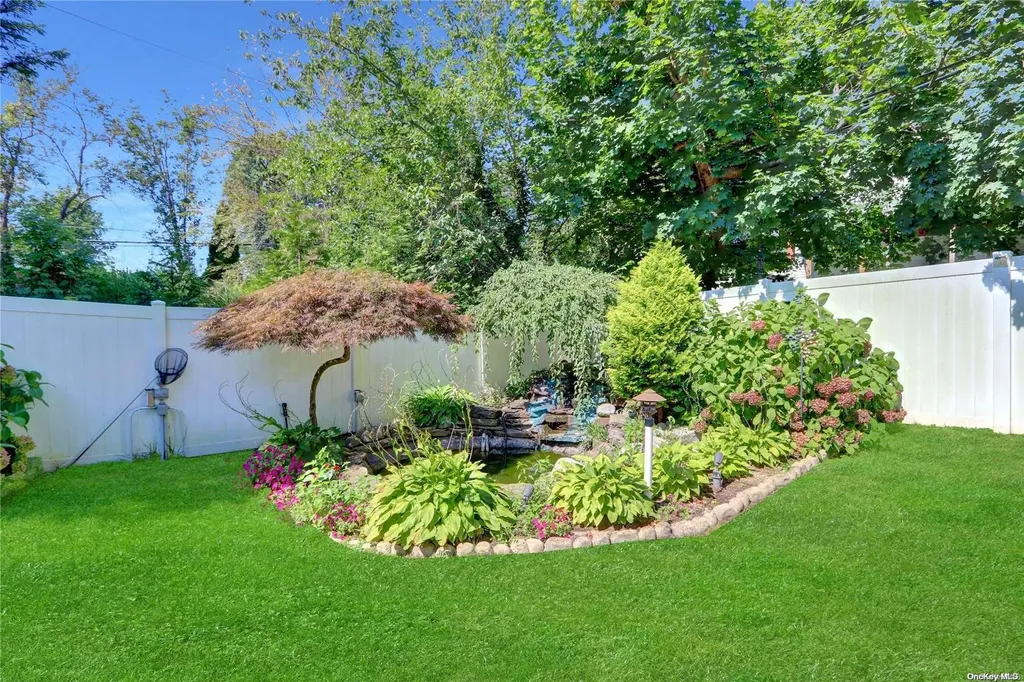 29 Frankie Lane Old Bethpage NY 11804