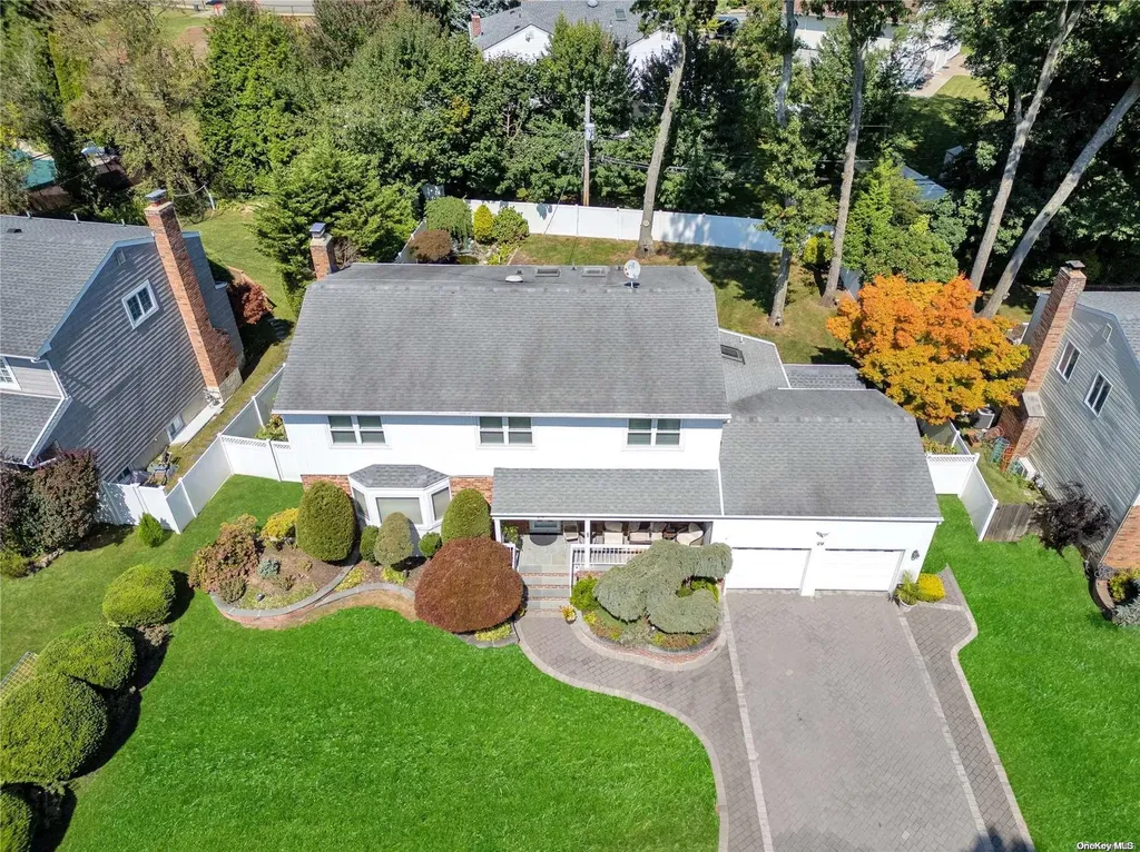 29 Frankie Lane Old Bethpage NY 11804