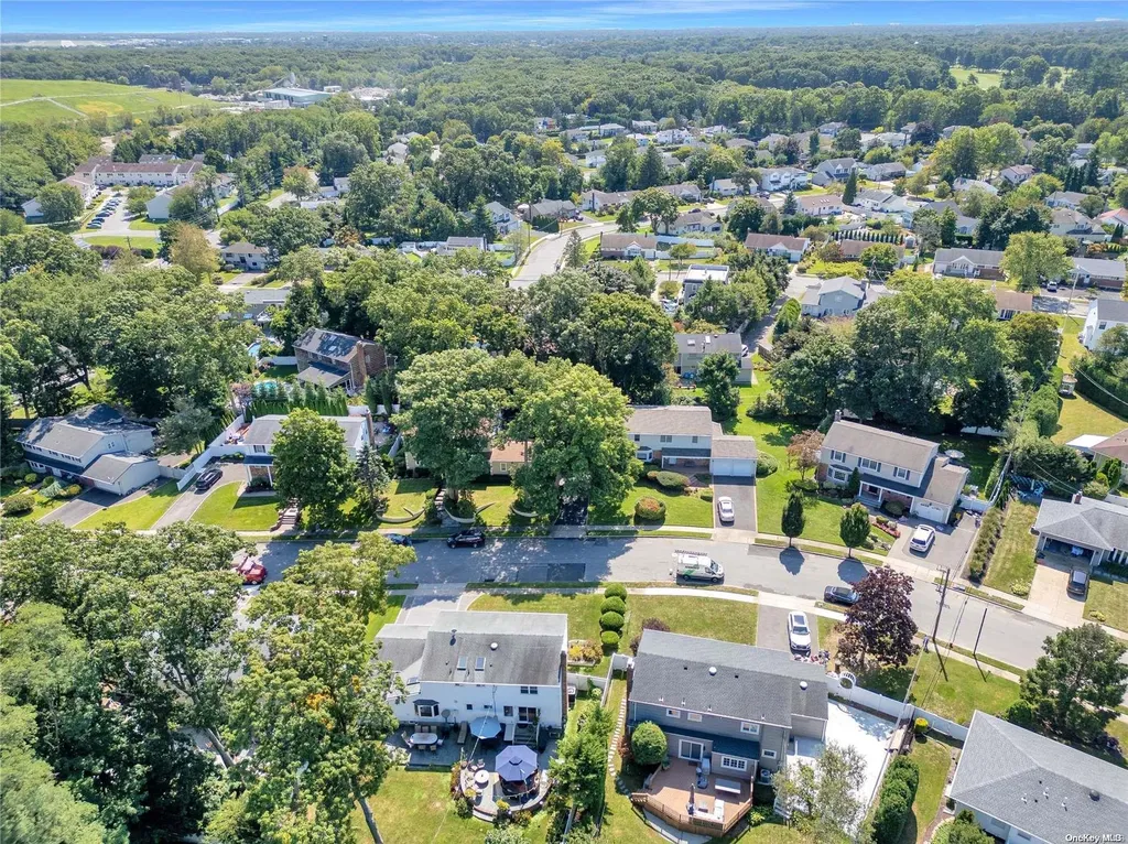 29 Frankie Lane Old Bethpage NY 11804