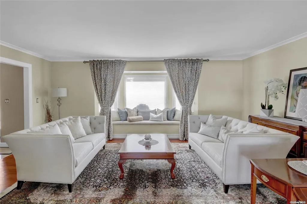 29 Frankie Lane Old Bethpage NY 11804