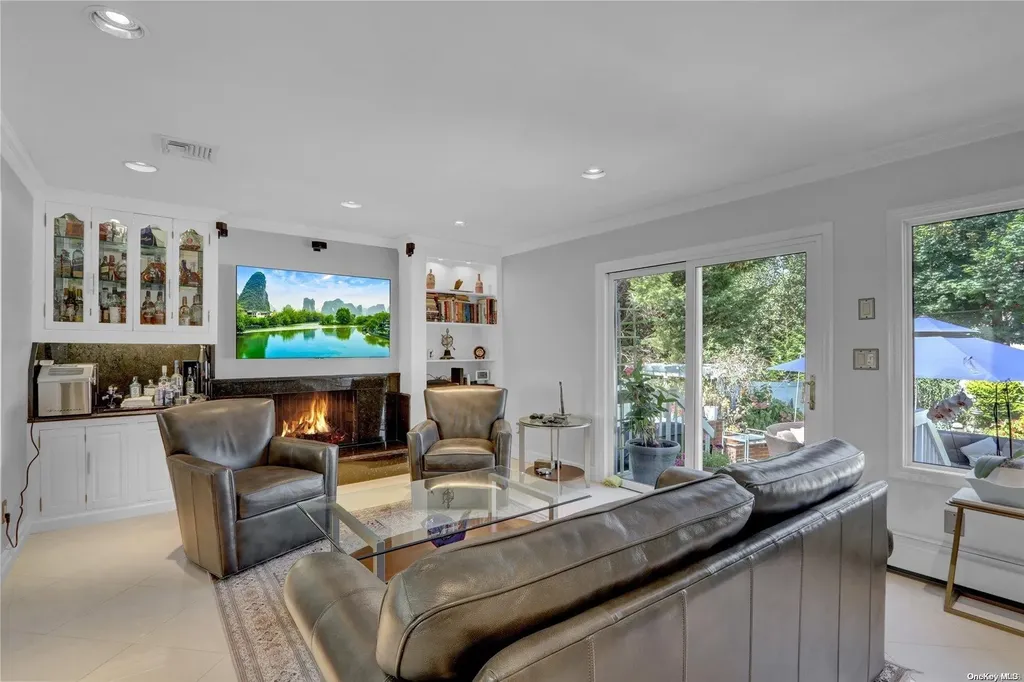 29 Frankie Lane Old Bethpage NY 11804