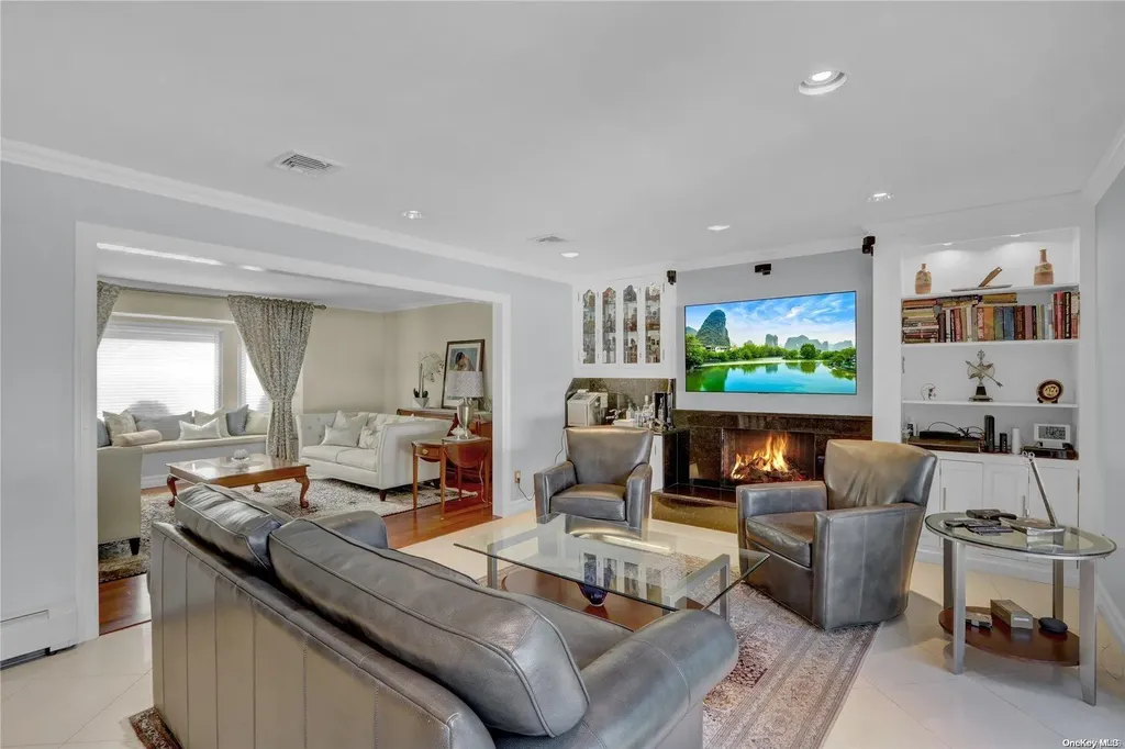 29 Frankie Lane Old Bethpage NY 11804
