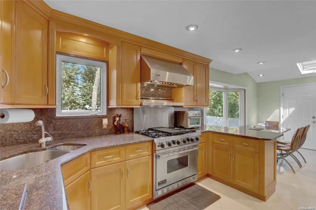 29 Frankie Lane Old Bethpage NY 11804