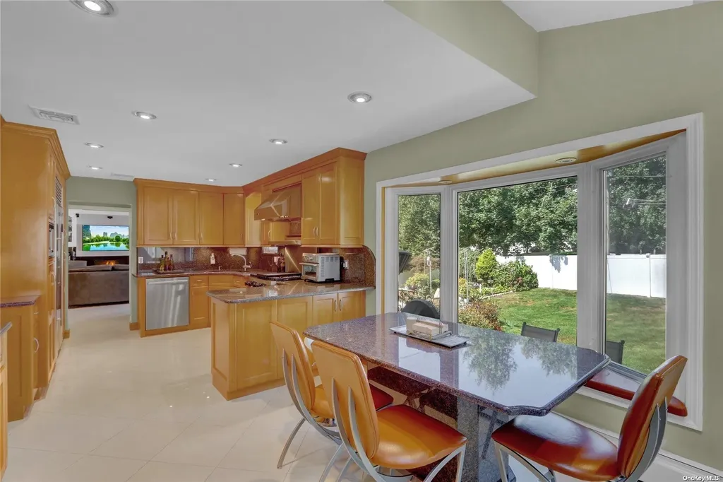 29 Frankie Lane Old Bethpage NY 11804