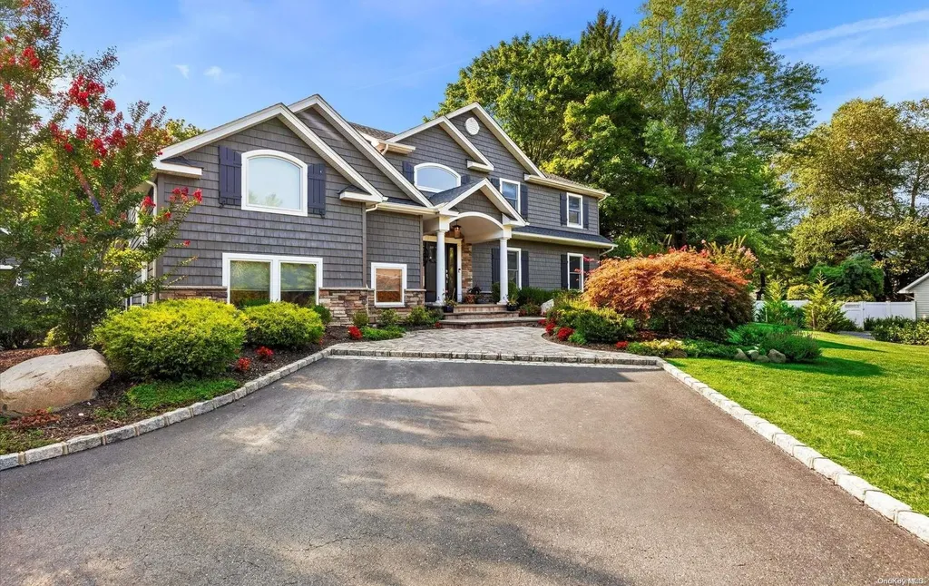 6 Whitney Court Dix Hills NY 11746