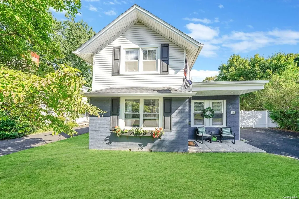 15 Howard Street Patchogue NY 11772
