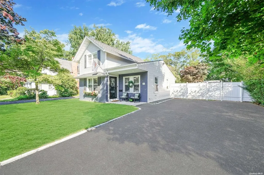 15 Howard Street Patchogue NY 11772