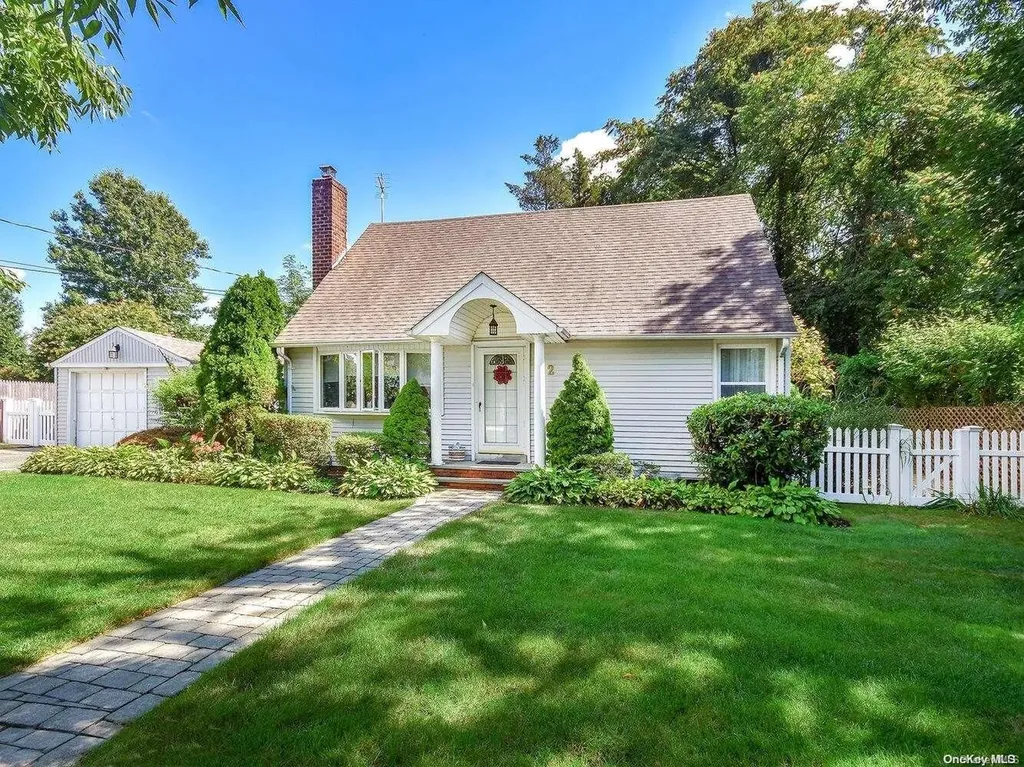 2 Foxcroft Road Albertson NY 11507