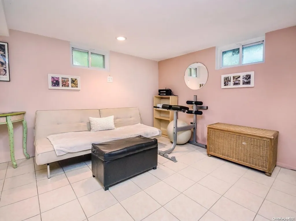 2 Foxcroft Road Albertson NY 11507