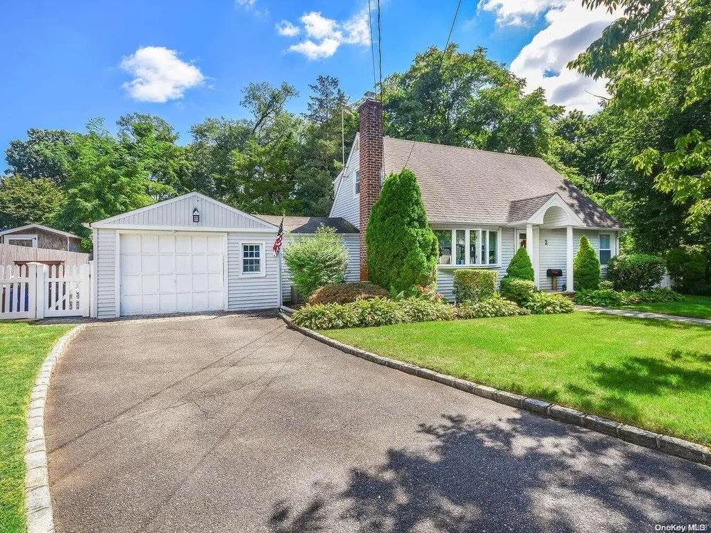 2 Foxcroft Road Albertson NY 11507