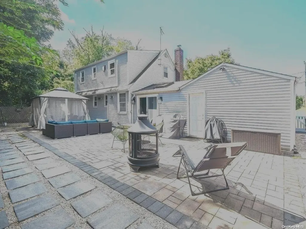 2 Foxcroft Road Albertson NY 11507