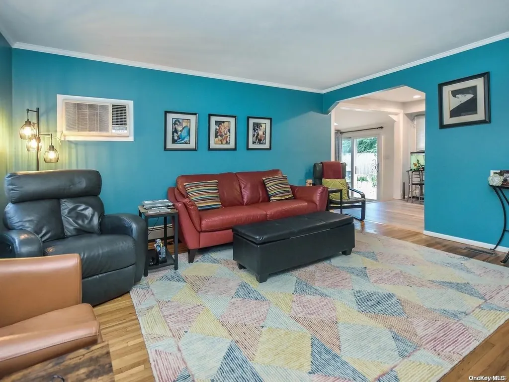 2 Foxcroft Road Albertson NY 11507