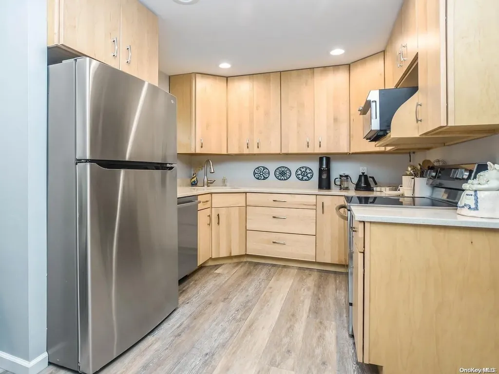 2 Foxcroft Road Albertson NY 11507