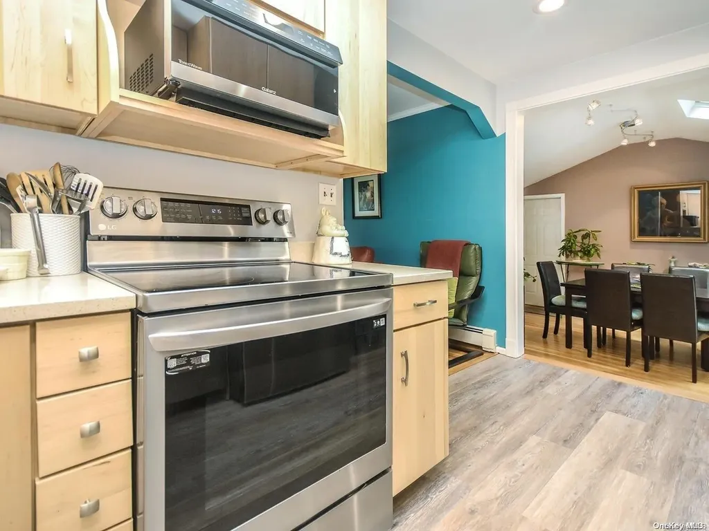 2 Foxcroft Road Albertson NY 11507