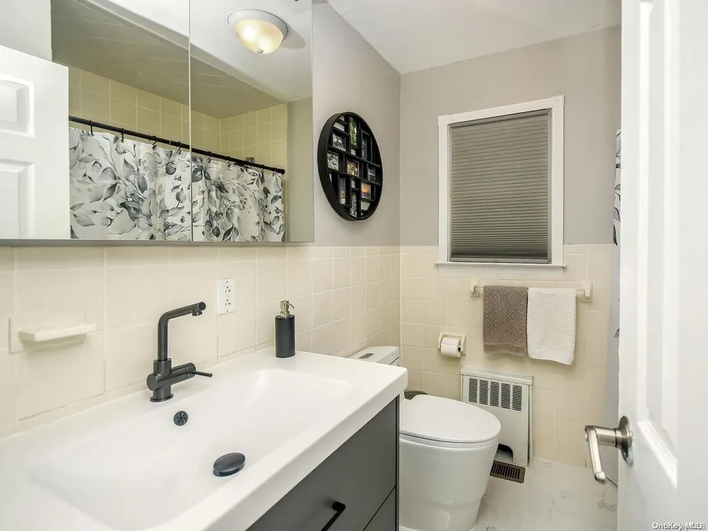 2 Foxcroft Road Albertson NY 11507