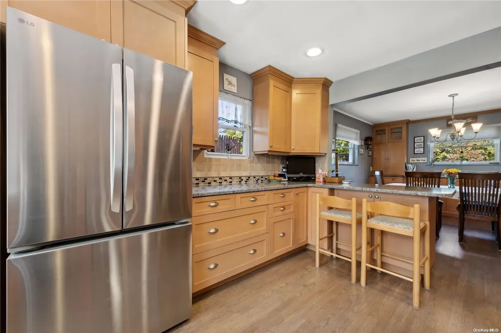 58 Reid Avenue Babylon NY 11702