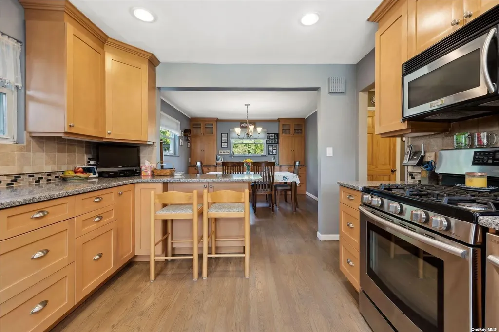 58 Reid Avenue Babylon NY 11702