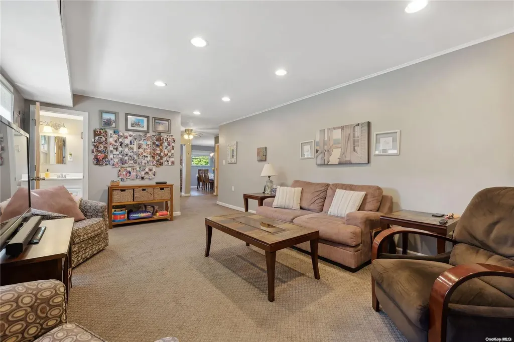 58 Reid Avenue Babylon NY 11702