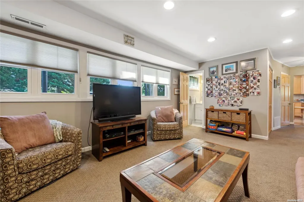 58 Reid Avenue Babylon NY 11702