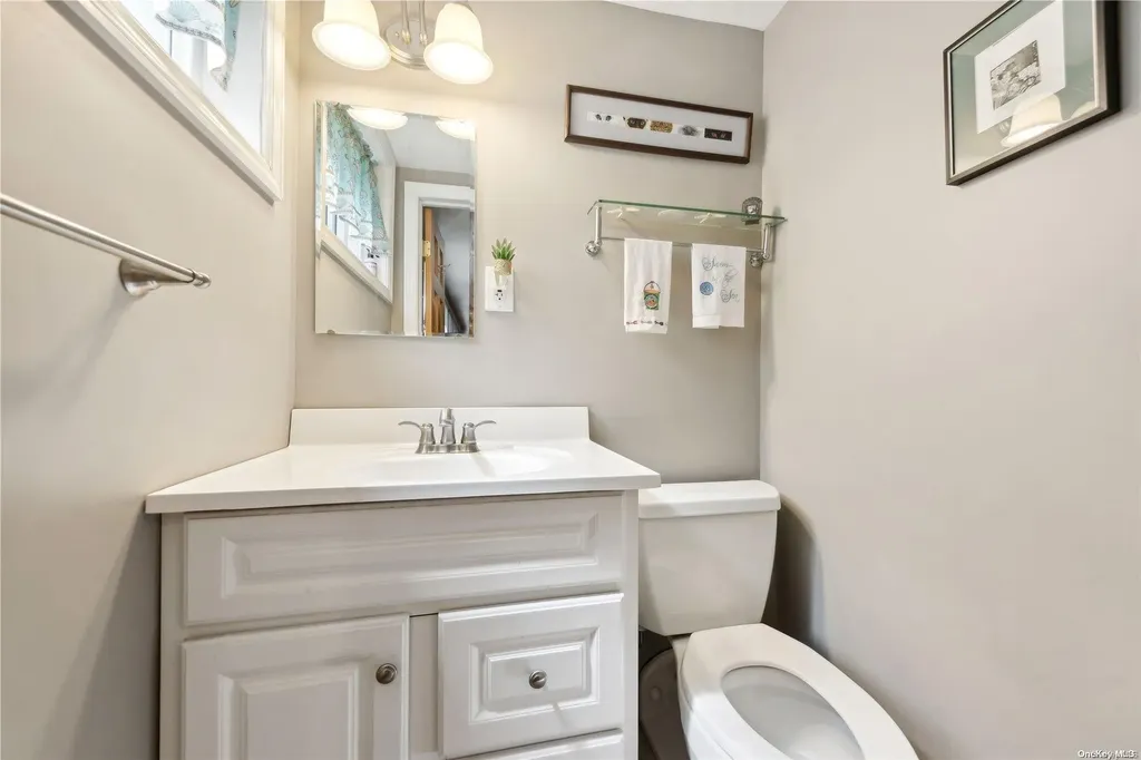 58 Reid Avenue Babylon NY 11702