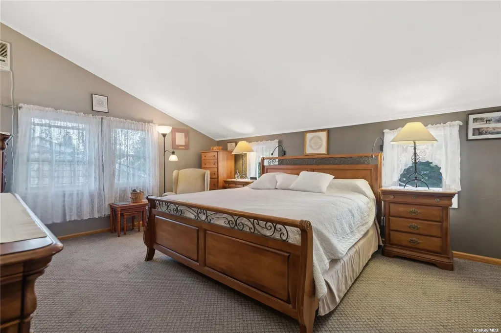 58 Reid Avenue Babylon NY 11702